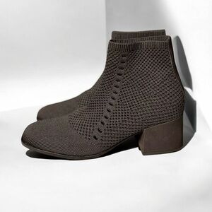 🌻Eileen Fisher Chocolate Brown Paron Stretch Crepe Knit Booties Size 5.5